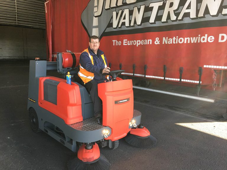 Fabrika ve Depo İçin Doğru Temizlik Makinesi Nasıl Seçilir?